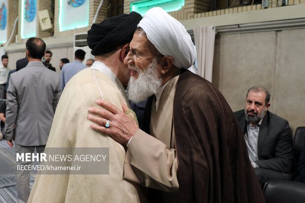 مراسم گرامیداشت عید میلاد پیامبر اکرم و امام صادق در حسینیه امام خمینی 32