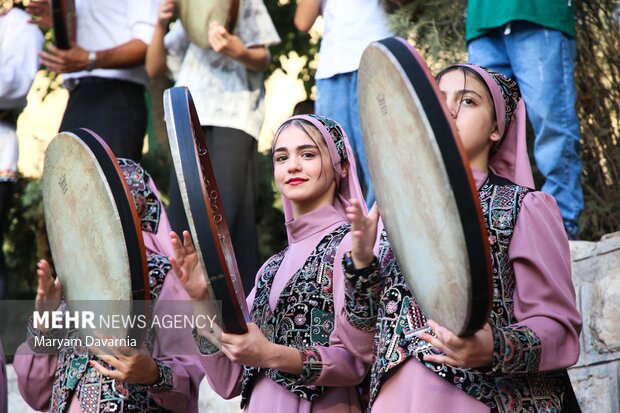 همایش «دف نوازان» در بجنورد
