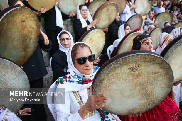 همایش «دف نوازان» در بجنورد