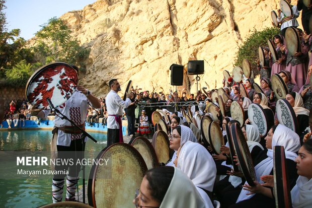 همایش «دف نوازان» در بجنورد