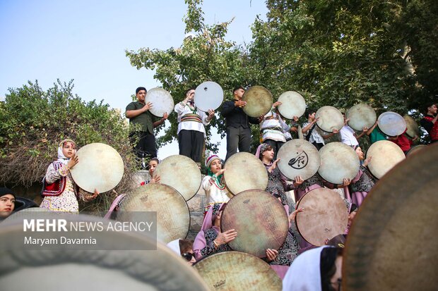 همایش «دف نوازان» در بجنورد