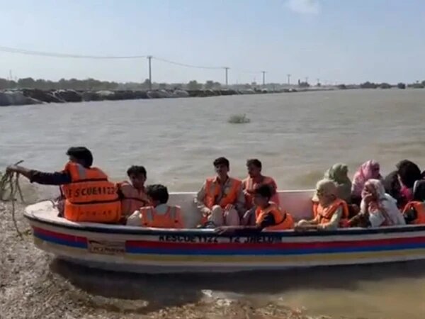 پاکستان، جلالپور پیر والا بڑے سیلابی ریلے کی زد میں آگیا