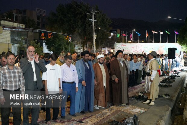 برپایی مراسم قرآن و نماز در جشن مهمانی امت احمد