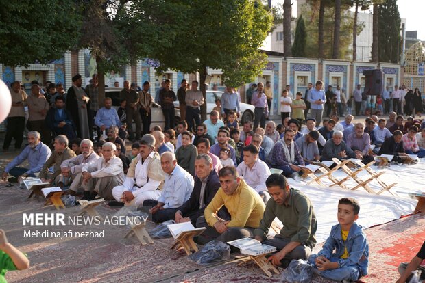 برپایی مراسم قرآن و نماز در جشن مهمانی امت احمد