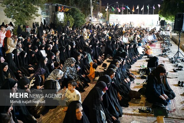 برپایی مراسم قرآن و نماز در جشن مهمانی امت احمد
