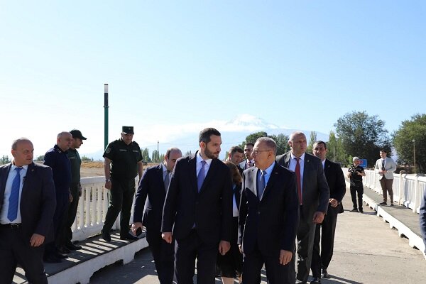 Türk heyetinden Ermenistan'a önemli ziyaret Türk heyetinden Ermenistan'a önemli ziyaret