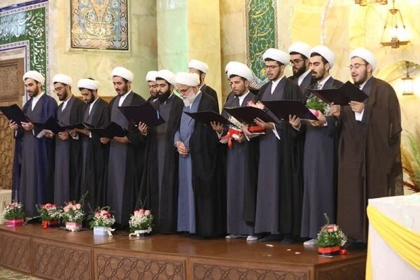 جشن حفظ کل طلاب و عمامهگذاری در مسجد علمیه دارالسلام برگزار شد
