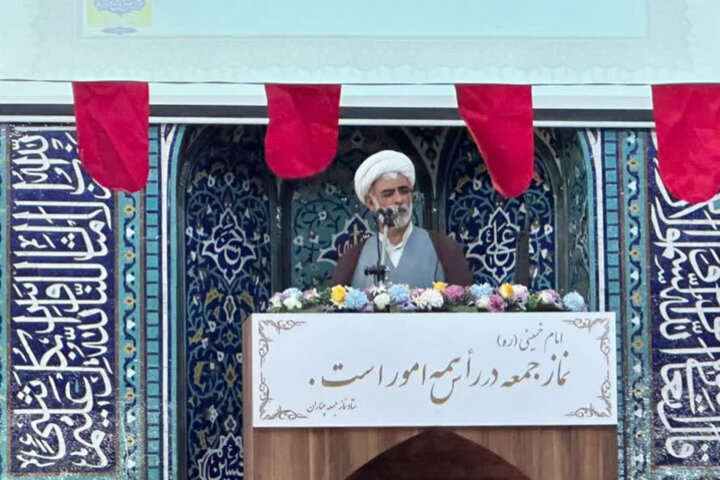 مردم با وحدت توطئهها را نقش بر آب خواهند کرد