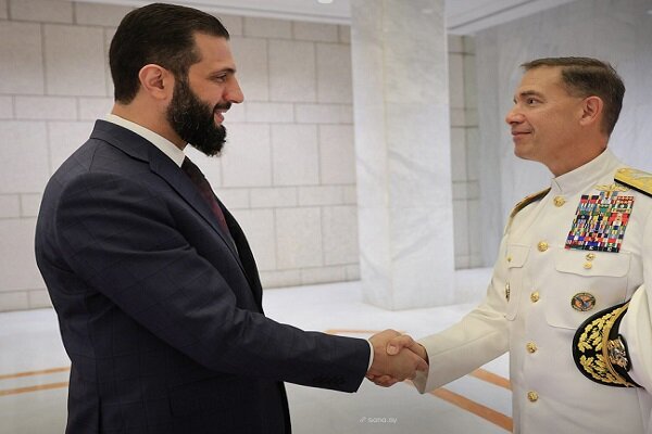 میزبانی الجولانی از فرمانده سنتکام در کاخ الشعب دمشق