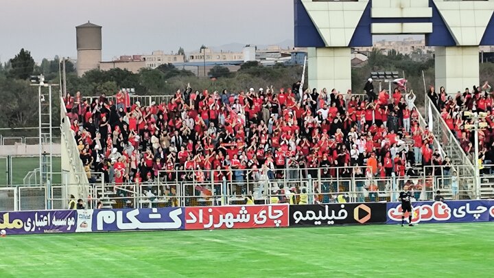 Traktör Sazi kadın taraftarların desteğiyle maçı kazandı Traktör Sazi kadın taraftarların desteğiyle maçı kazandı
