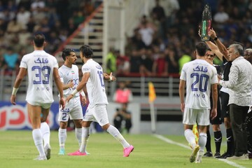 مهدی تاج حق را به استقلال داد + عکس