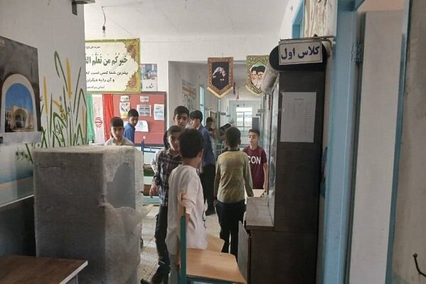 عطر خدمت در دل قلعه زری؛ زیباسازی دبستان «کاوش» توسط جهادگران بیرجندی