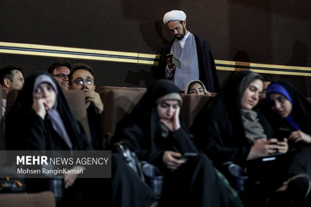 آیین تقدیر از پذیرفتهشدگان سمپاد مناطق هدف بنیاد علوی 10