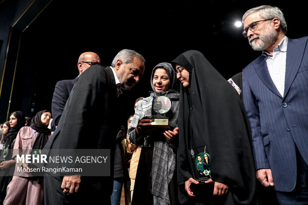 آیین تقدیر از پذیرفتهشدگان سمپاد مناطق هدف بنیاد علوی 24