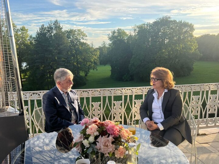 لقاء وزير الثقافة الإيراني مع نظيرته الطاجيكية في سان بطرسبورغ