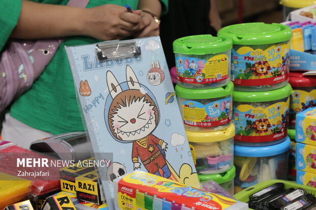 بازارِ محصولات دانشآموزی در سیطره الگوهای نامتجانس فرهنگی