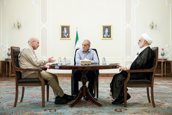Top Iranian officials hold regular meeting on Saturday