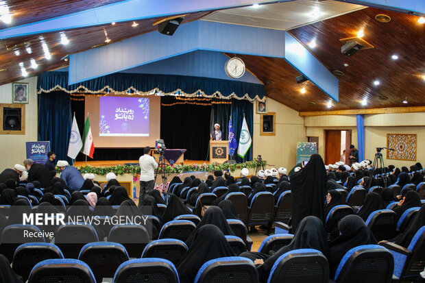 نشست اعضای شورای راهبری امور بانوان با رئیس سازمان تبلیغات اسلامی