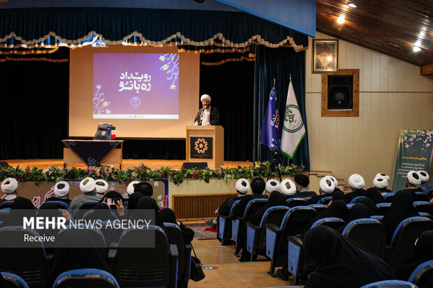 نشست اعضای شورای راهبری امور بانوان با رئیس سازمان تبلیغات اسلامی