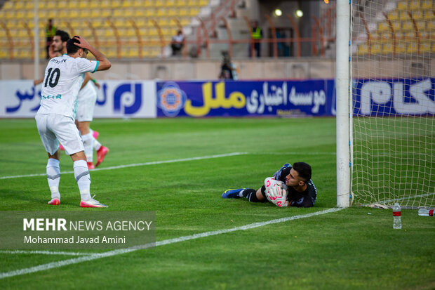 مربی پیکان: باید گل های بیشتری به شمس آذر می زدیم