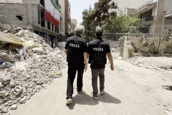 «<a class='tagColor' href='/Tags/Archive/زخم جنگ'>زخم جنگ</a>» روایتگر ظلم صهیونها به غیرنظامیان است؛ خطر را به جان خریدیم