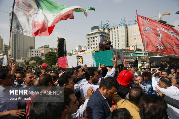 تشییع پیکر شهید «رضا فخریان»، آتش‌نشان فداکار در مشهد