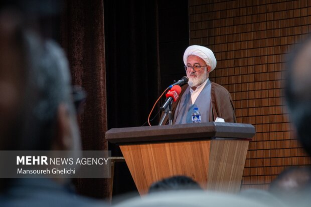 تأکید امام جمعه شاهرود بر حل بحران آب و پاسخگویی به مطالبات مردمی تأکید امام جمعه شاهرود بر حل بحران آب و پاسخگویی به مطالبات مردمی