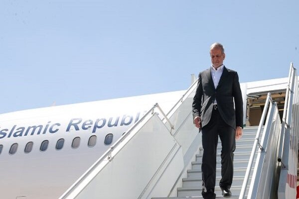 President Pezeshkian arrives in Doha for OIC meeting