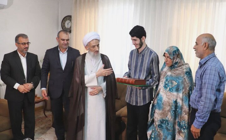 نقش نخبگان جوان در آینده کشور کلیدی و مهم است