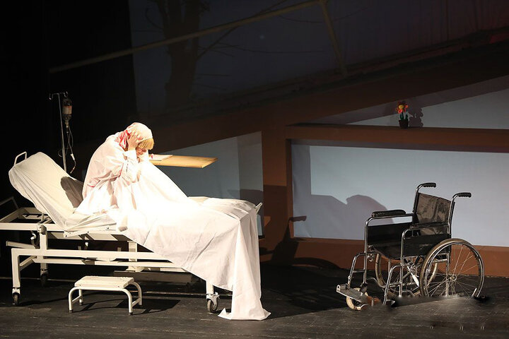 اسکارلت و آن شب بارانی؛ از پرده تئاتر تا قلب مخاطب