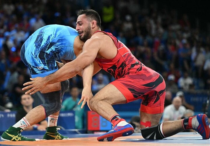 Amouzad, Azarpira into 2025 World Wrestling C'hamps finals