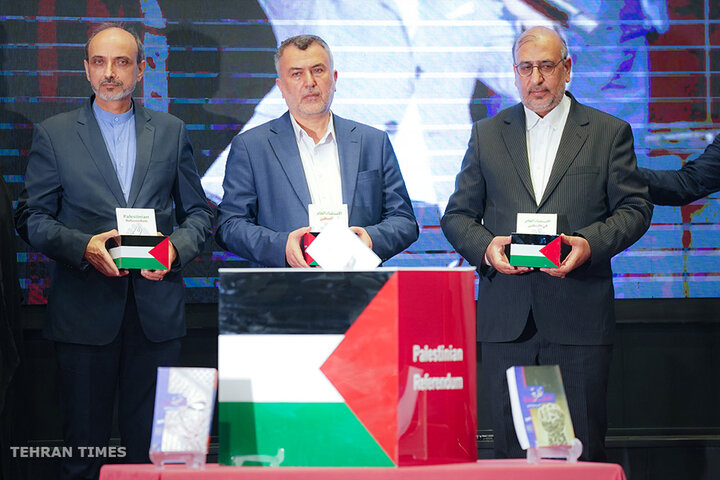 'Palestinian Referendum’ book compiling Ayatollah Khamenei's views unveiled at Baghdad fair