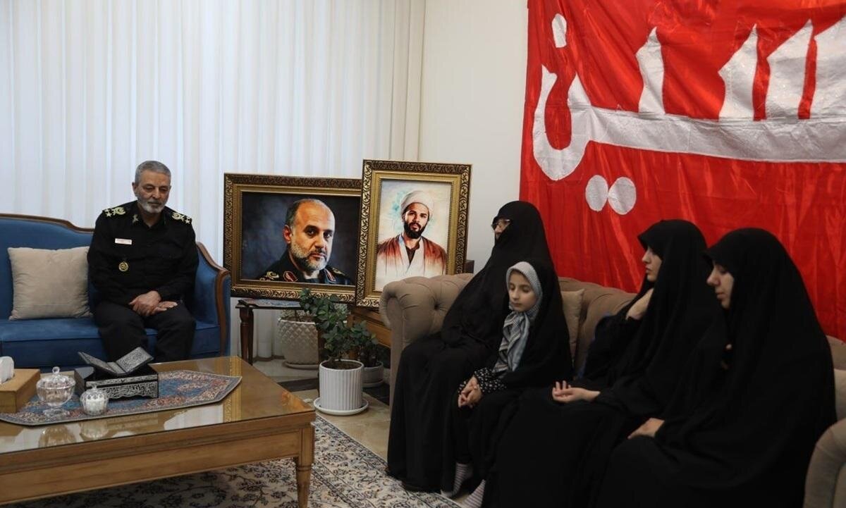 دیدار سرلشکر موسوی با خانواده فرماندهان شهید جنگ تحمیلی ۱۲ روزه