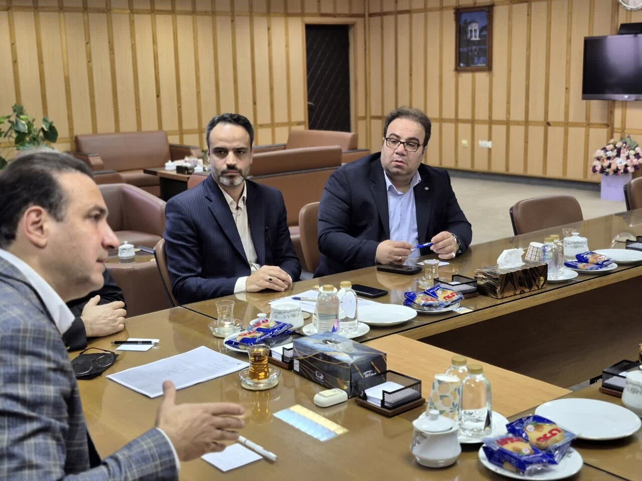 تشکیل کارگروه ویژه برای پیگیری افزایش پروازهای خارجی در فرودگاه رشت تشکیل کارگروه ویژه برای پیگیری افزایش پروازهای خارجی در فرودگاه رشت