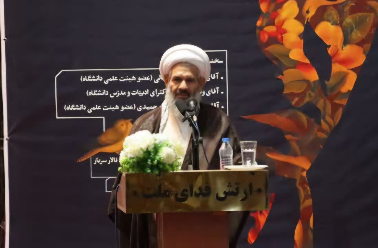 شهریار با عشق به اهل بیت(ع) از دیگر شاعران متمایز شد شهریار با عشق به اهل بیت(ع) از دیگر شاعران متمایز شد