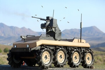İran askeri robotunu görücüye çıkardı (+video)