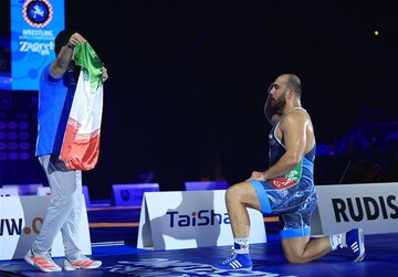 پهلوان و پرچم