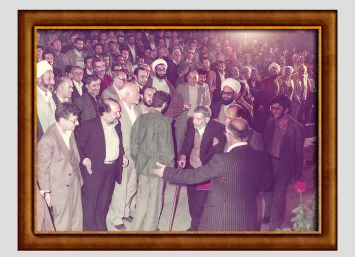 تصاویری منتشرنشده از حضور استاد شهریار در تالار وحدت دانشگاه تبریز