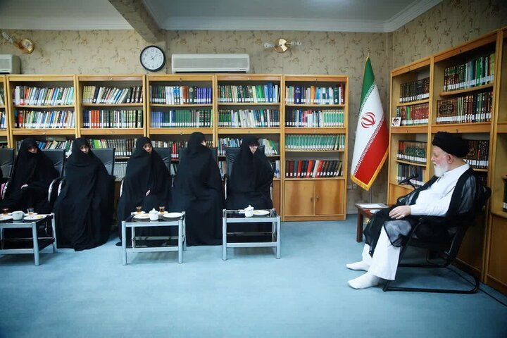 ایجاد مجتمع‌های آموزشی ویژه بانوان درمناطق حاشیه‌ای برای جذب نسل جوان