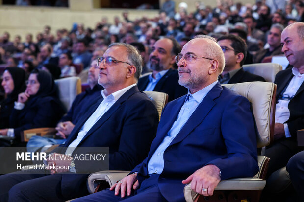 آیین رونمایی از مجموعه 30 جلدی استعمارشناسی ایرانی 15