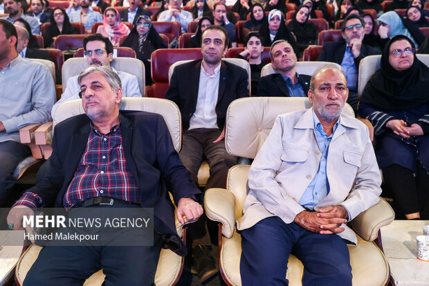 آیین رونمایی از مجموعه 30 جلدی استعمارشناسی ایرانی 18