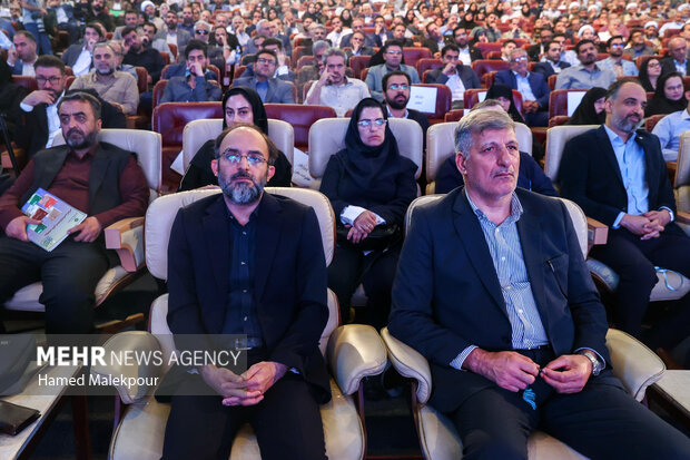 آیین رونمایی از مجموعه ۳۰ جلدی استعمارشناسی ایرانی