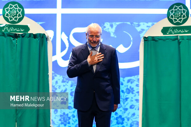 آیین رونمایی از مجموعه 30 جلدی استعمارشناسی ایرانی 23