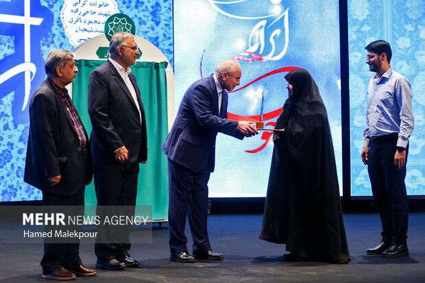 آیین رونمایی از مجموعه 30 جلدی استعمارشناسی ایرانی 27