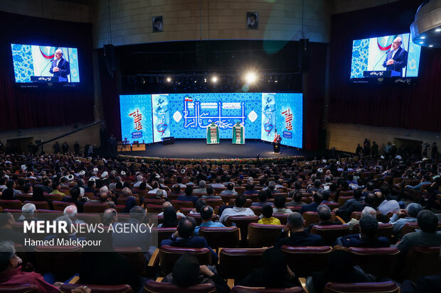 آیین رونمایی از مجموعه 30 جلدی استعمارشناسی ایرانی 57