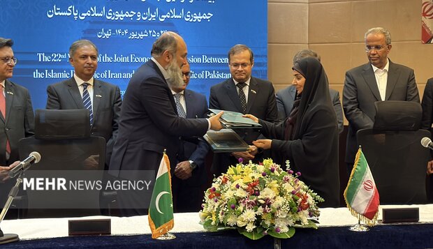 سند تفاهم همکاری‌های اقتصادی ایران و پاکستان امضا شد
