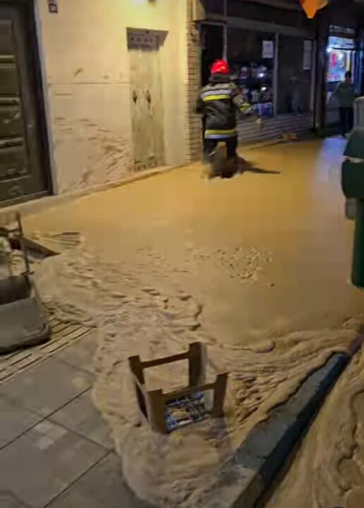 حادثه در حفاری خط ۲ مترو اصفهان؛ آبگرفتگی منازل خیابان نشاط