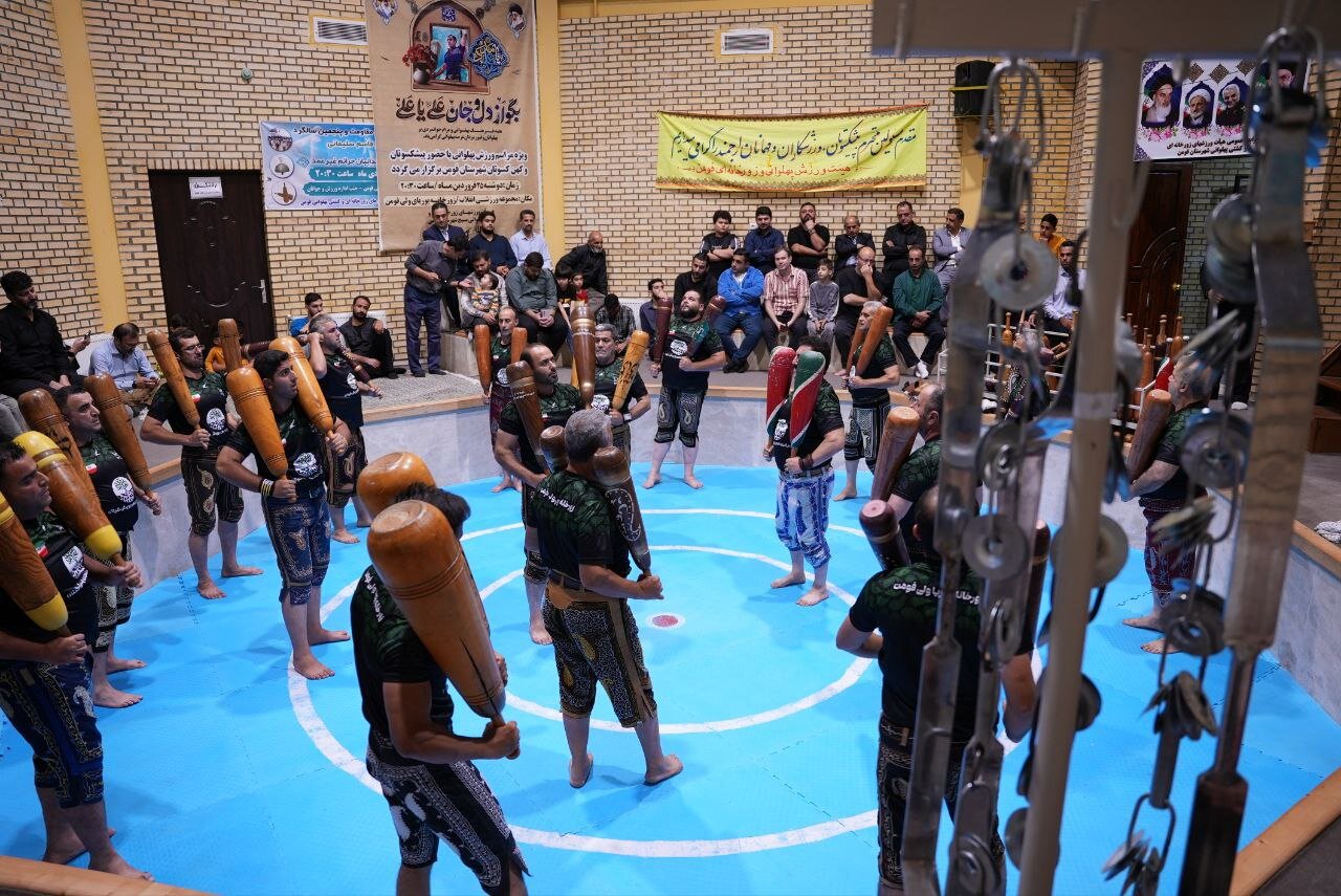 آیین ورزش زورخانهای به یاد پنج شهید فومنی جنگ ۱۲ روزه برگزار شد آیین ورزش زورخانهای به یاد پنج شهید فومنی جنگ ۱۲ روزه برگزار شد