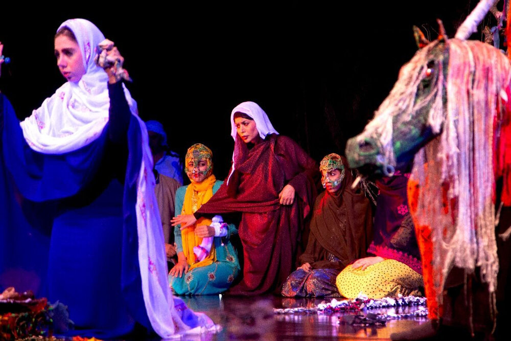 آئینها در حال فراموشی هستند؛ نیاز نیست مخاطب مثل کارگردان فکر کند آئینها در حال فراموشی هستند؛ نیاز نیست مخاطب مثل کارگردان فکر کند