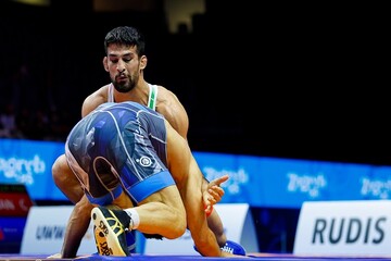 قهرمان المپیک مغلوب یونس امامی شد